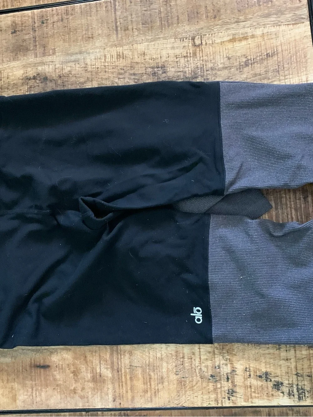 ALO Yoga Black and Gray Colorblock Leggings